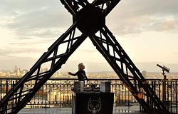 DJ Hysta történelmet ír – hardcore szett az Eiffel-toronyban
