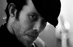 Tom Waits ötven év után újra előveszi a Small Change világát