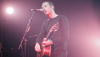 Korai Coldplay-szalagok és egy eddig nem hallott Chris Martin–James Bond-demo kalapács alatt