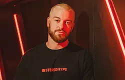 James Hype-nak már négy deck sem elég