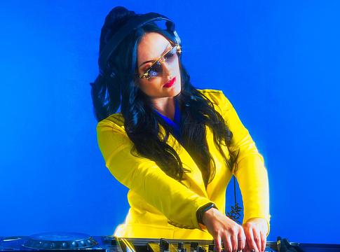 Jaki Nelson és polyma+h új életet lehel Loreen Is It Love? című dalába