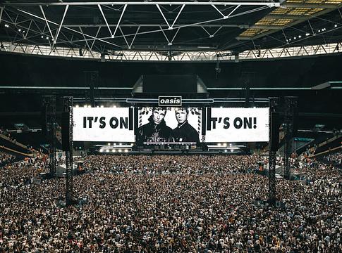 Az Oasis ’Live ’25’ turné kulisszatitkai – 14 hónapnyi előkészület és rekordméretű látvány