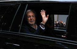 Paul McCartney és Ringo Starr meglepte a Beatles-rajongókat Liverpoolban