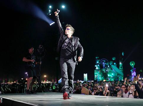 Matt Bellamy váratlanul felbukkant ANYMA Coachella-szettjében