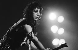 225 dolláros CD: Vinnie Vincent ára vitát robbantott ki