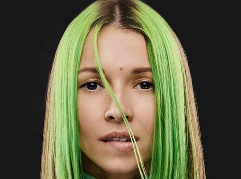 Miss Monique nyeregbe száll Ibizán egy jótékonysági kihívásért