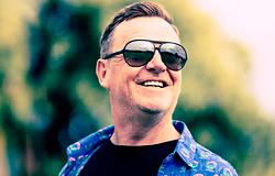 Nick Warren bemutatta első szólóalbumát, a Turbulence-t