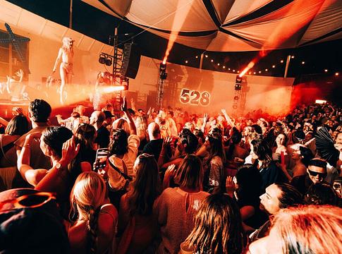 La Discothèque 10 éves jubileummal tér vissza az 528 Ibiza klubba