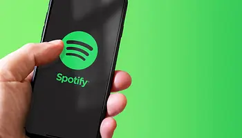 A Spotify több mint 57 ezer drogot népszerűsítő podcast-epizódot törölt