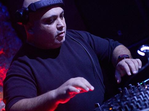 Oscar Rosmano: 25 év, Temple Club és miért nem hisz a kész tracklistekben