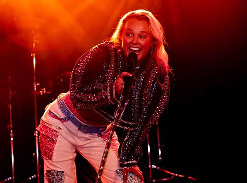 JoJo Siwa fellépés előtt került kórházba egy megrepedt petefészekciszta miatt