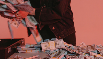 2026-ra a DJ-zésből lett a jól fizető „irodai munka”