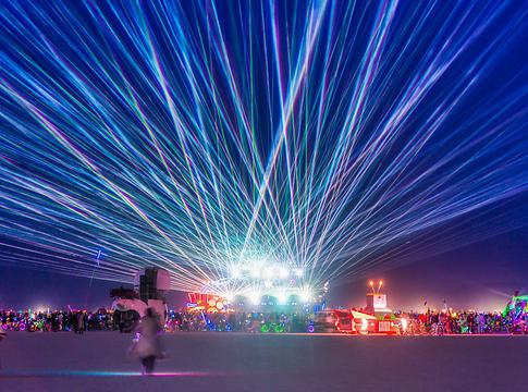 Szigorít a lézereken a Burning Man