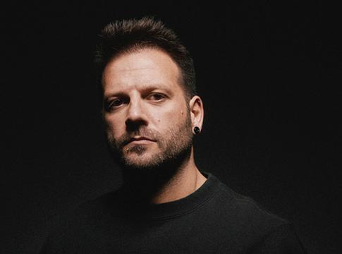 Enrico Sangiuliano új remixcsomaggal tér vissza – itt a 'Techno Code'