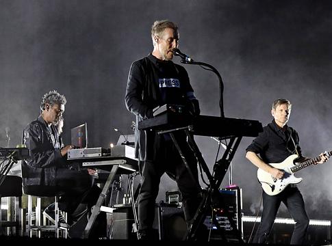 Rendőrségi eljárás alá vonták a Massive Attack tagjait egy szingapúri koncert után