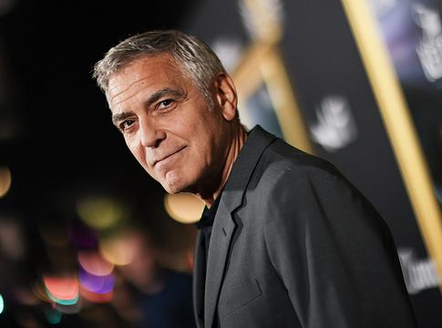 George Clooney elmesélte, hogyan kapott fejmosást Frank Sinatrától – egy hollywoodi anekdota, amit nem felejt el