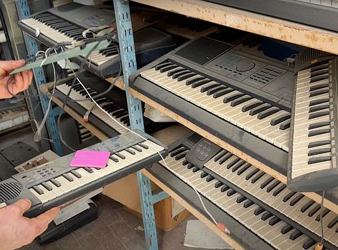 Felfedezés az elhagyatott Bontempi hangszerüzemben Olaszországban