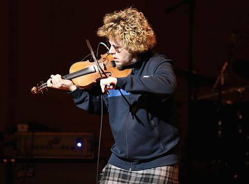 1.5 millió dollárra perli a Google-t Ashley MacIsaac az AI Overview hamis állításAI miatt