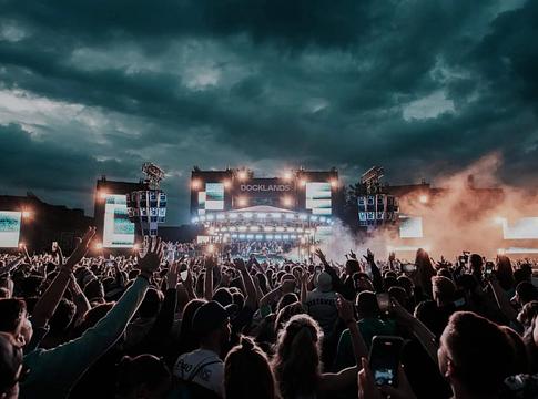 2025 fesztiváljai: zenei irányok, közösségek és emlékezetes pillanatok