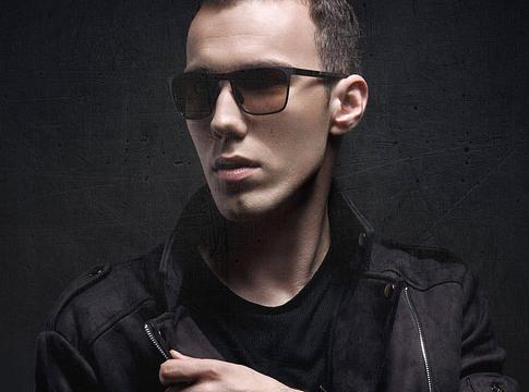 Tom Swoon visszatér a zenei világba közel egy évtized után