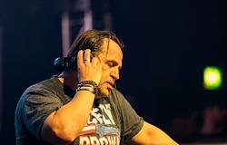 DJ Quicksilver kritikája: amikor a fesztivál elveszíti közösségi arcát