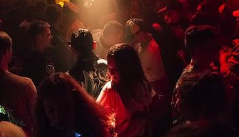Ibiza szigorít: a klubok a DJ-ket is kitilthatják az illegális bulik után
