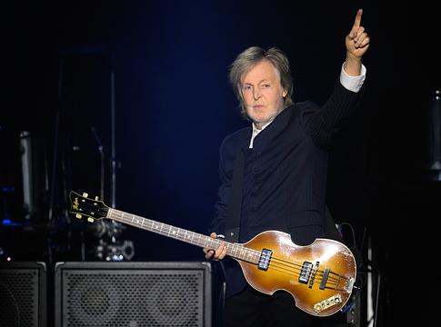 Gyanakvó szomszéd miatt módosul Paul McCartney kertje – új fát kér a tanács