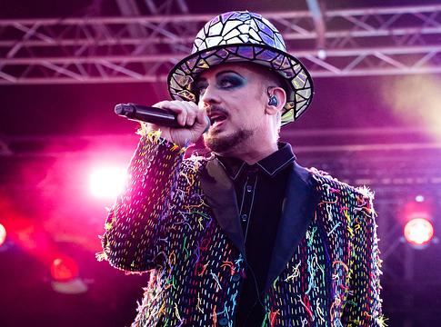 Boy George kirúgással fenyegeti zenészeit, ha nem játsszák pro‑Israel dalát, a We Will Dance AgAIn-t
