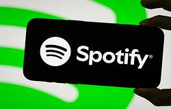 Életkor-ellenőrzést vezet be a Spotify az új brit törvény miatt