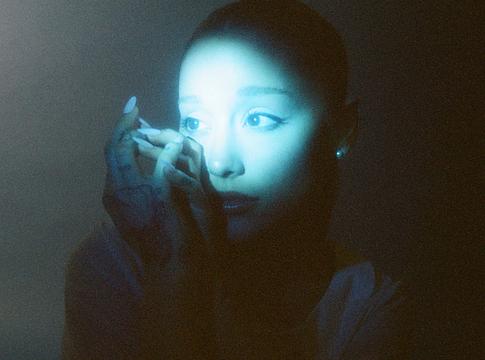 Ariana Grande egyelőre nem siet új zenével a turné előtt