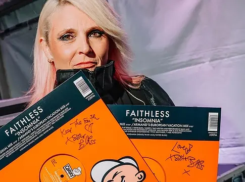 Harmincéves az Insomnia, aláírt Faithless-vinylt lehet nyerni