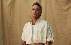 Robbie Williams visszatér a ’90-es évekhez új albumával, a Britpop-pal