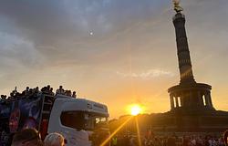 Több mint 200 ezren vonultak Berlinben a Rave The Planeten