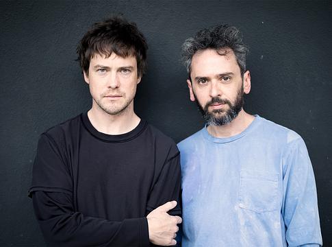 Az amerikai bevándorlási hivatal engedély nélkül használt MGMT-dalt – a zenekar ismét tiltakozik