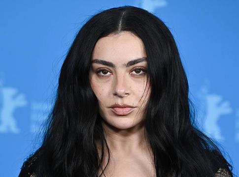 Charli XCX négy új dalt mutatott be Brooklynban