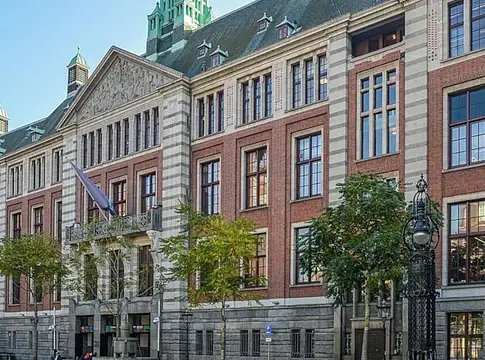 UMG lendületből veszi vissza a részvényeit, miközben az igazgatóság a Pershing-féle felvásárlást mérlegeli