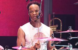 Mesterséges kómában kezelik az Earth, Wind & Fire dobosát
