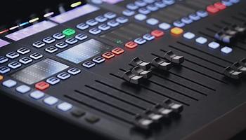 A KCAL-FM egyetlen nap alatt kirúgta teljes műsorvezetői csapatát
