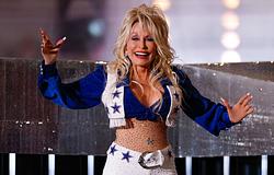 Dolly Parton digitális avatarfellépéseken dolgozik