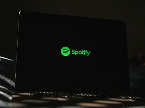 A Spotify idén több mint 50 millió AI-szemétzenét szűrt ki az ajánlásokból
