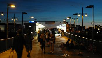 Riport mutatja be Berlin illegális rave-szcénáját