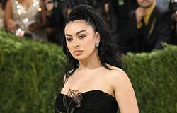 Charli XCX új b-side-ja: I Keep On Thinking Bout You Every Single Day And Night