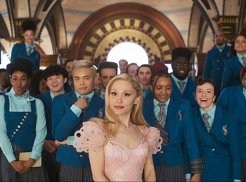 Ariana Grande ismét arra kéri a rajongókat: ne kommentálják mások testét