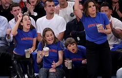Taylor Swift és a Haim a Knicks történelmi fordítását ünnepelte a Gardenben