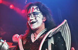 Elhunyt Ace Frehley, a Kiss legendás gitárosa