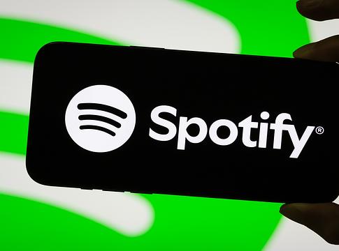 Életkor-ellenőrzést vezet be a Spotify az új brit törvény miatt