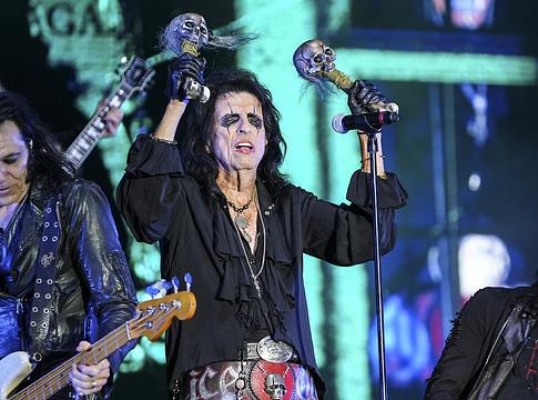Alice Cooper dedikált lemezzel hálálta meg az elveszett bankkártyája visszakerülését