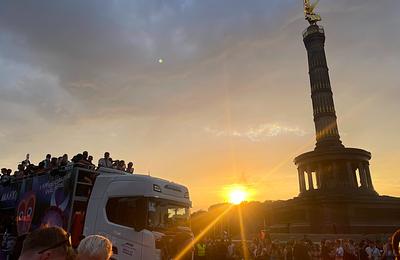 Több mint 200 ezren vonultak Berlinben a Rave The Planeten