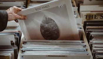 Tovább pörög a vinyl: rekordbevétel és új generációk hajtják a növekedést