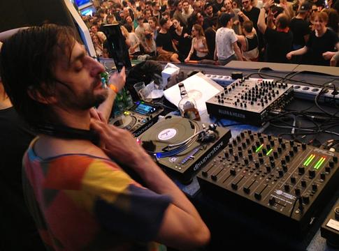 Ricardo Villalobos Sun Ra örökségét értelmezi újra az Omni Sound válogatásán